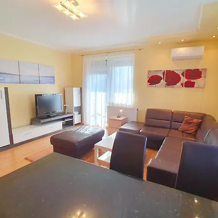 No 20 Andrea Apartment *